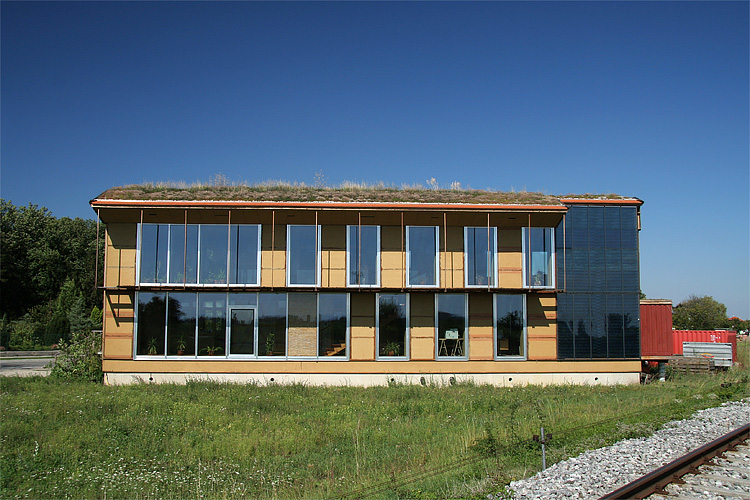 Tattendorf (Lower Austria): Loam-straw prefabricated passive house building